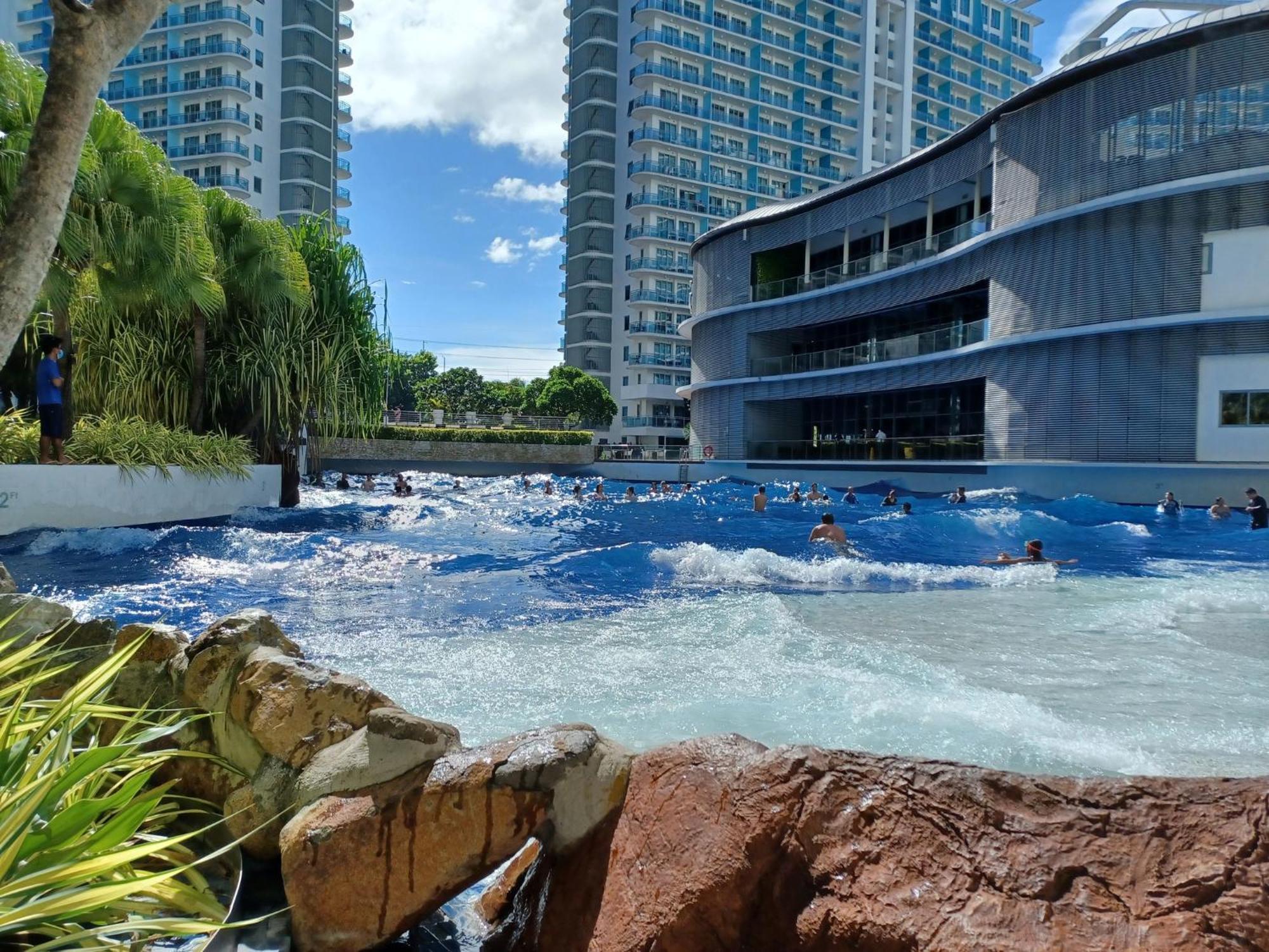 Manila Urban Resort At Azure Extérieur photo