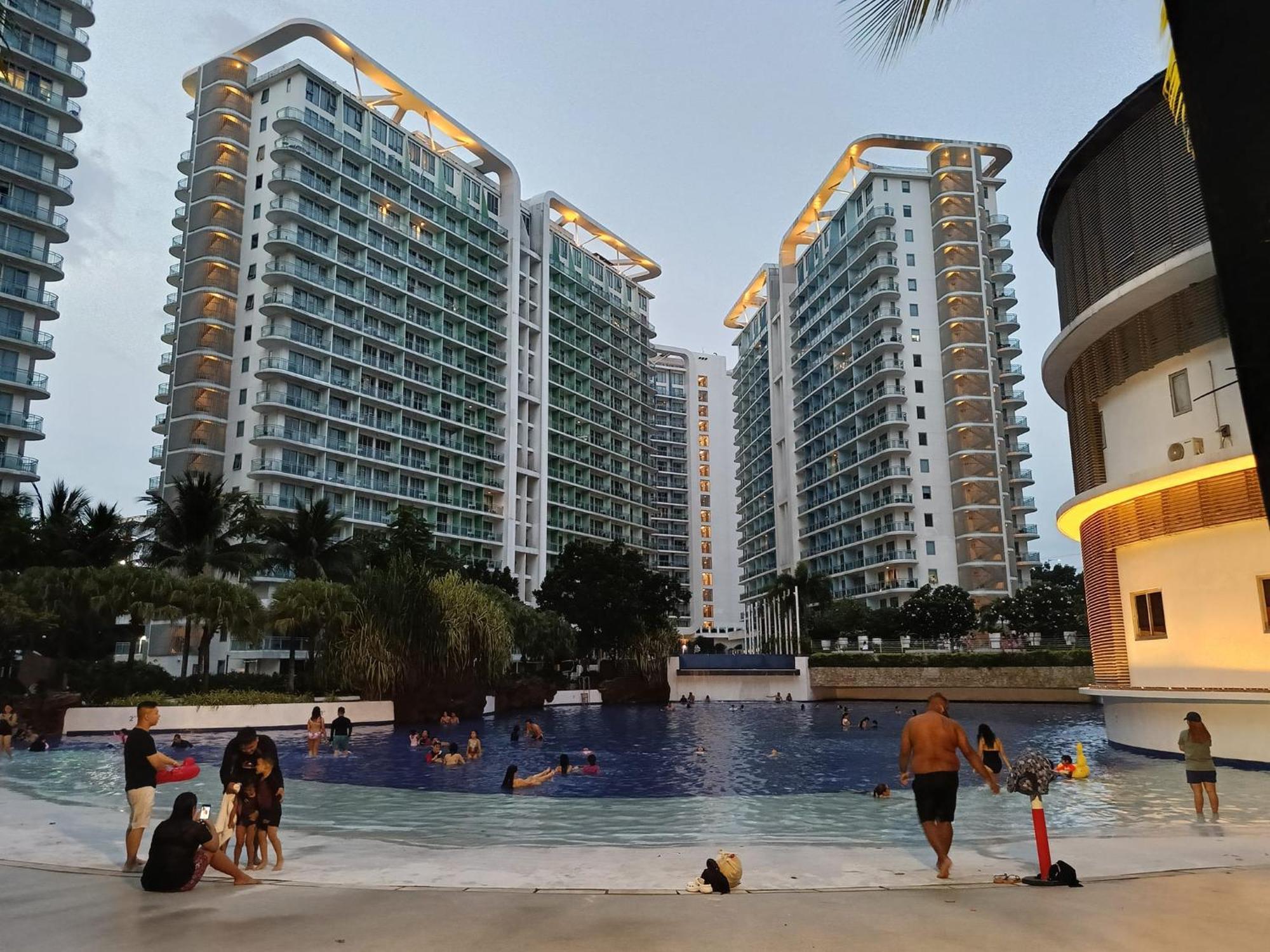 Manila Urban Resort At Azure Extérieur photo