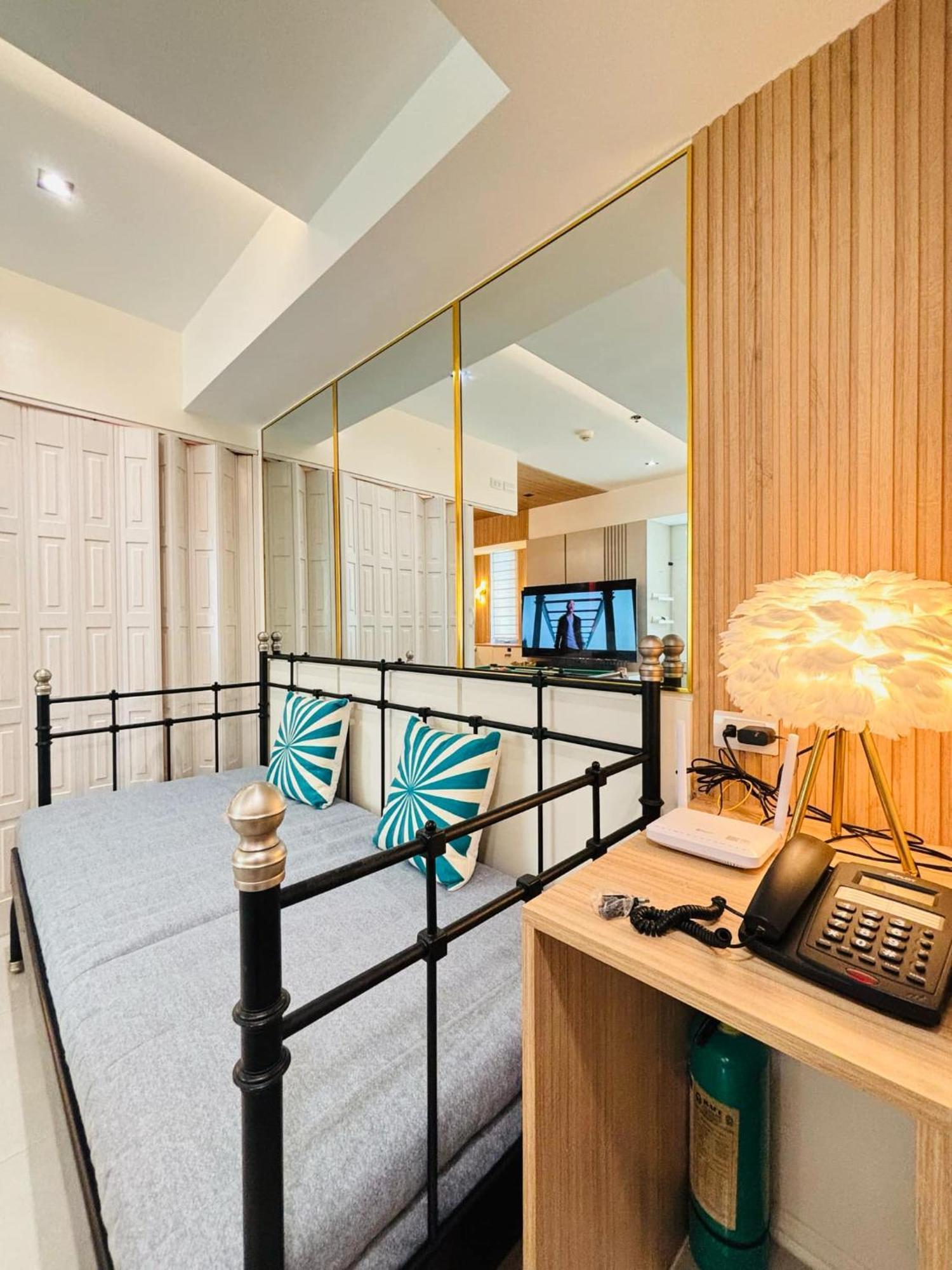 Manila Urban Resort At Azure Extérieur photo