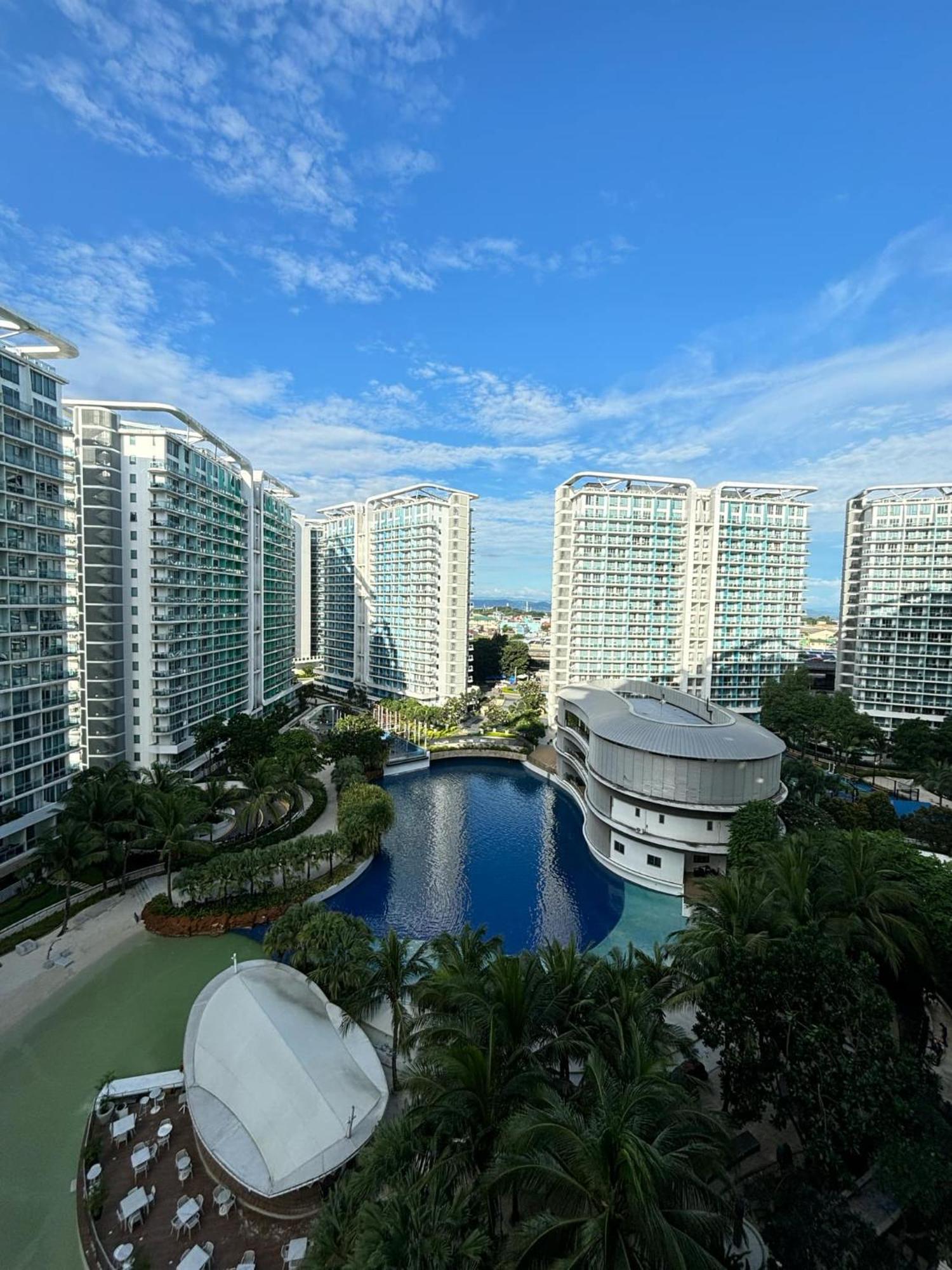 Manila Urban Resort At Azure Extérieur photo