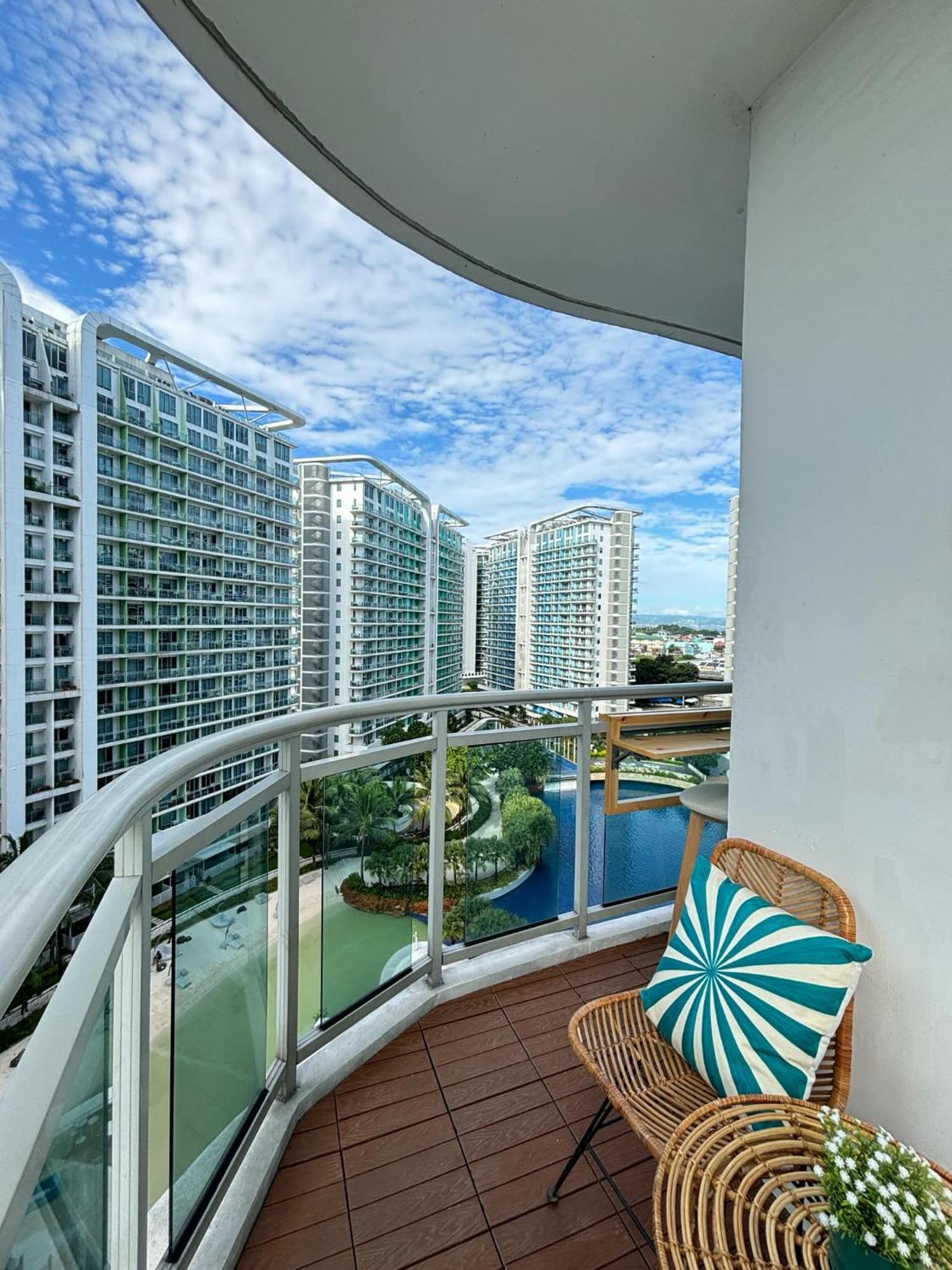 Manila Urban Resort At Azure Extérieur photo