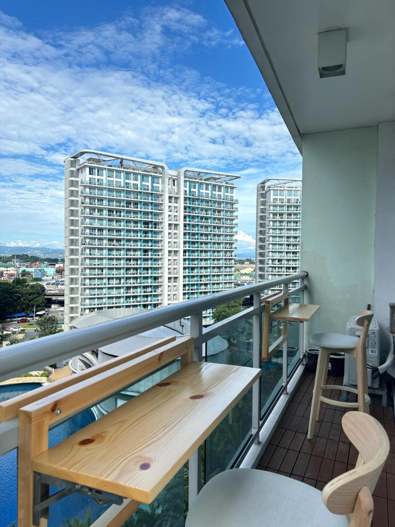 Manila Urban Resort At Azure Extérieur photo