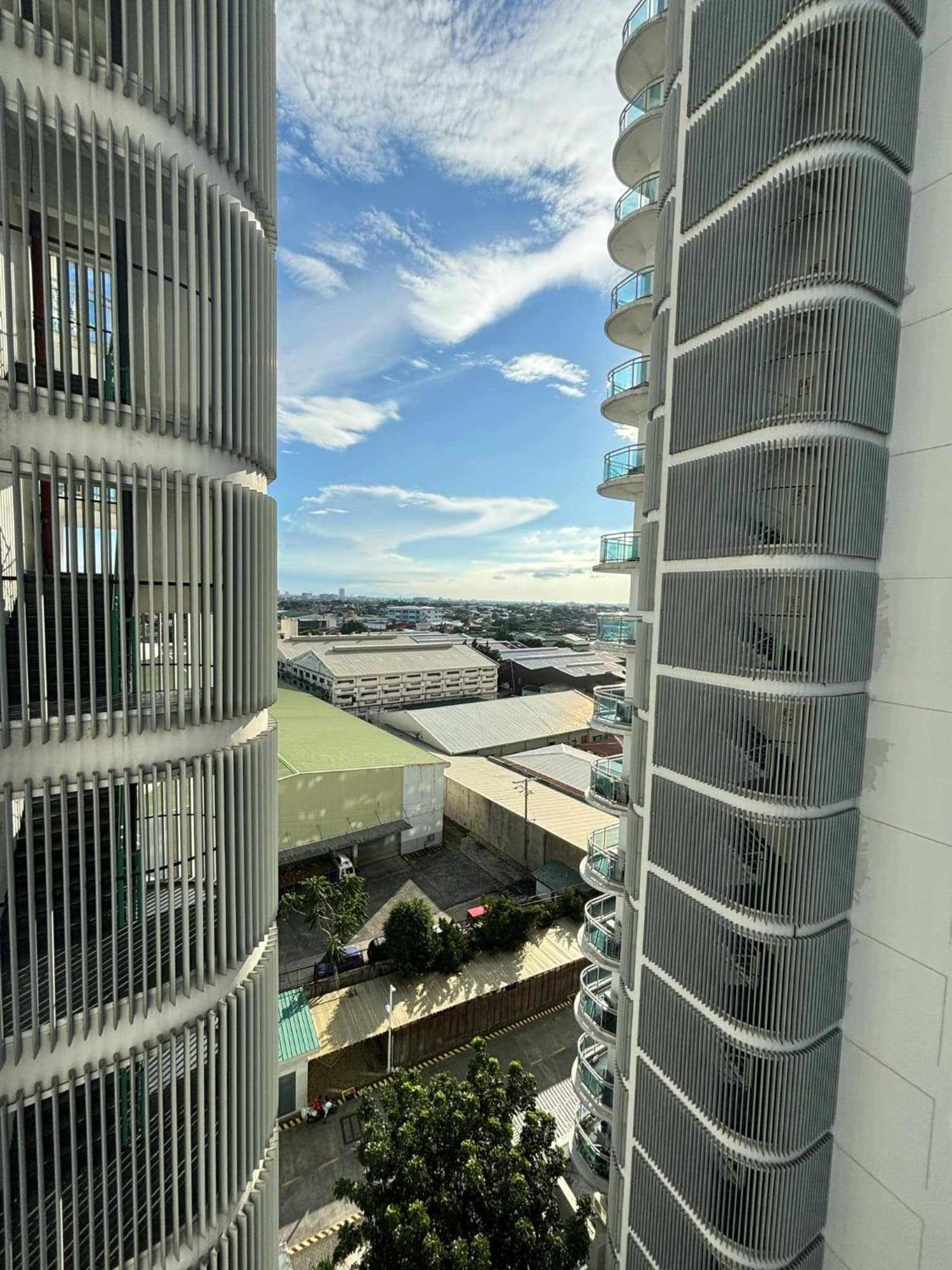 Manila Urban Resort At Azure Extérieur photo