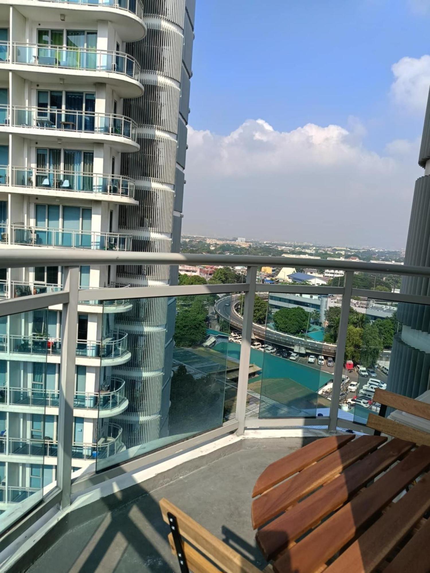 Manila Urban Resort At Azure Extérieur photo